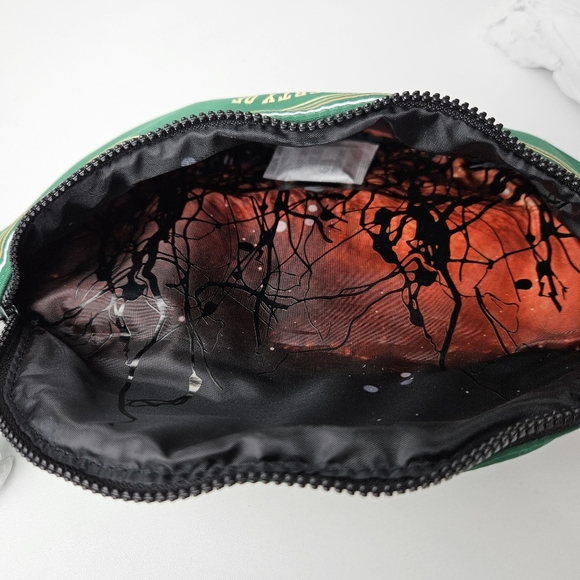 MAC Stranger Things Bag Limited Ed 1986 Hawkins Tigers Fanny Pack Bag - Picture 3 of 7